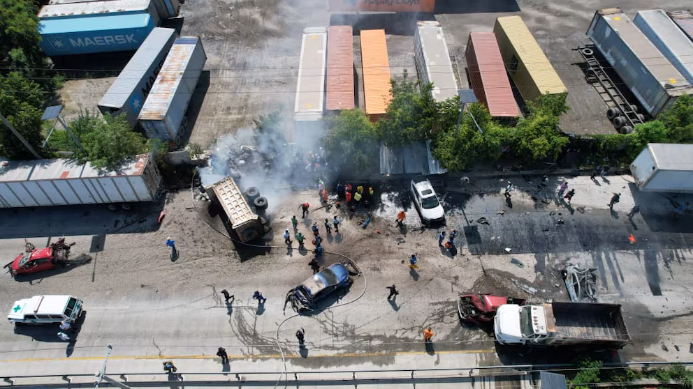 CHOQUE MÚLTIPLE EN SAN SALVADOR DEJA UNA PERSONA FALLECIDA Y VARIOS HERIDOS; 14 VEHÍCULOS RESULTARON AFECTADOS