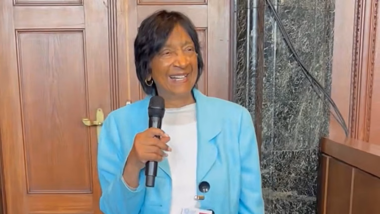 NAVI PILLAY, GANADORA DEL NOBEL DE LA PAZ 2026, BROMEA CON “COMPARTIR” EL PREMIO CON DONALD TRUMP