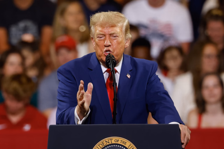 TRUMP DICE QUE RESOLVIÓ OCHO CONFLICTOS Y ESPERA SER RECONOCIDO CON EL NOBEL DE LA PAZ