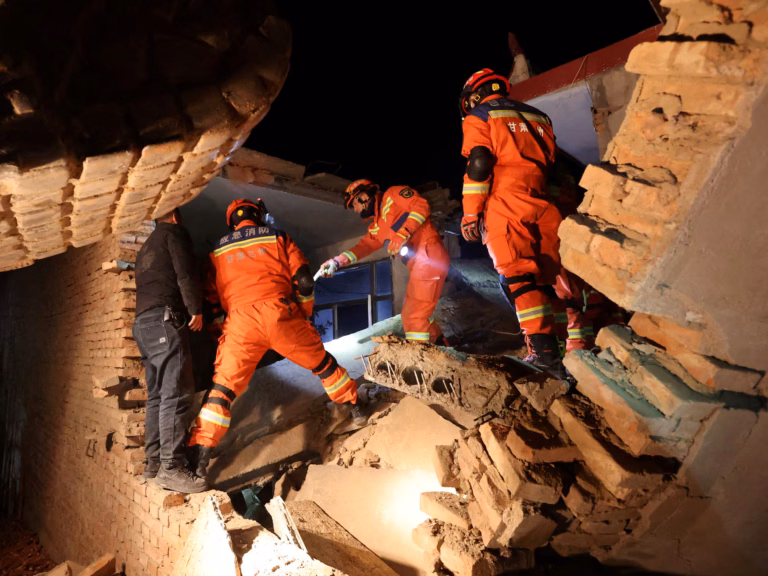 TERREMOTO EN EL TÍBET DEJA AL MENOS 16 MUERTOS, 65 HERIDOS Y 12,489 EVACUADOS